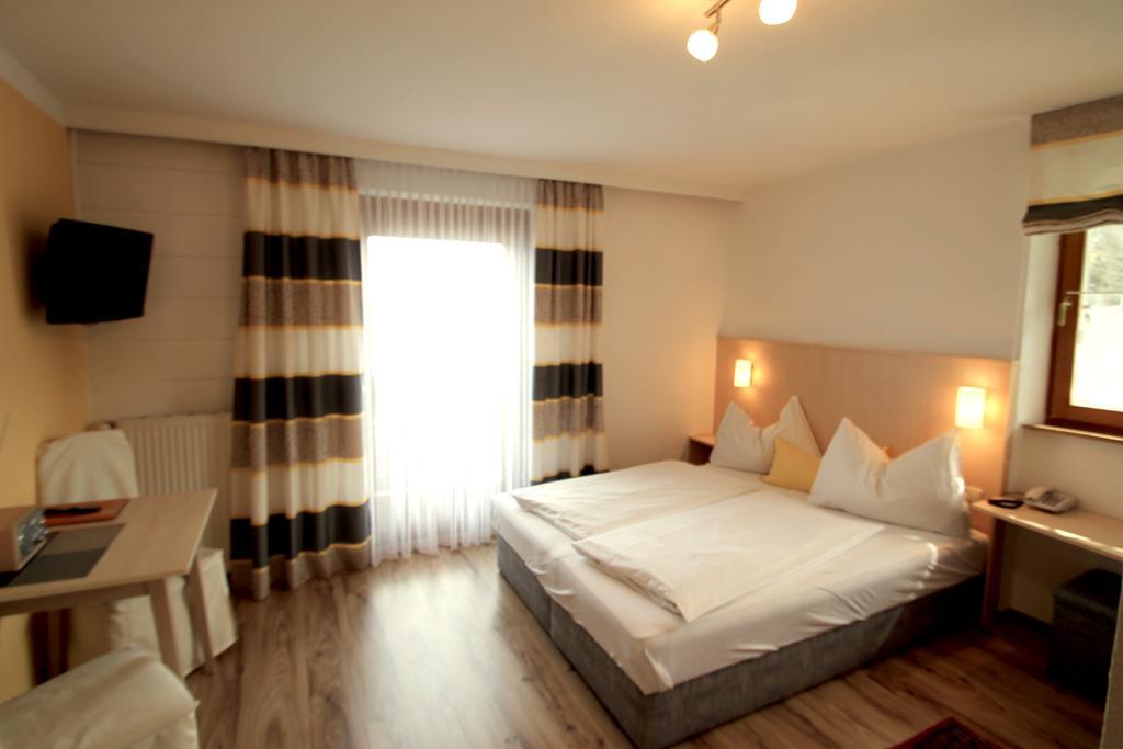 Seepension Neubacher Kg Nussdorf am Attersee Exterior foto